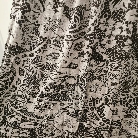 Suzy Long Dress with Floral Flower Pattern - Picture 2 of 4